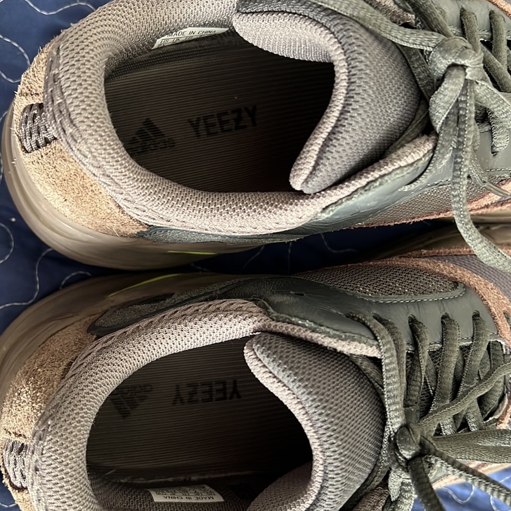 adidas Yeezy Boost 700 Mauve - Picture 7 of 7